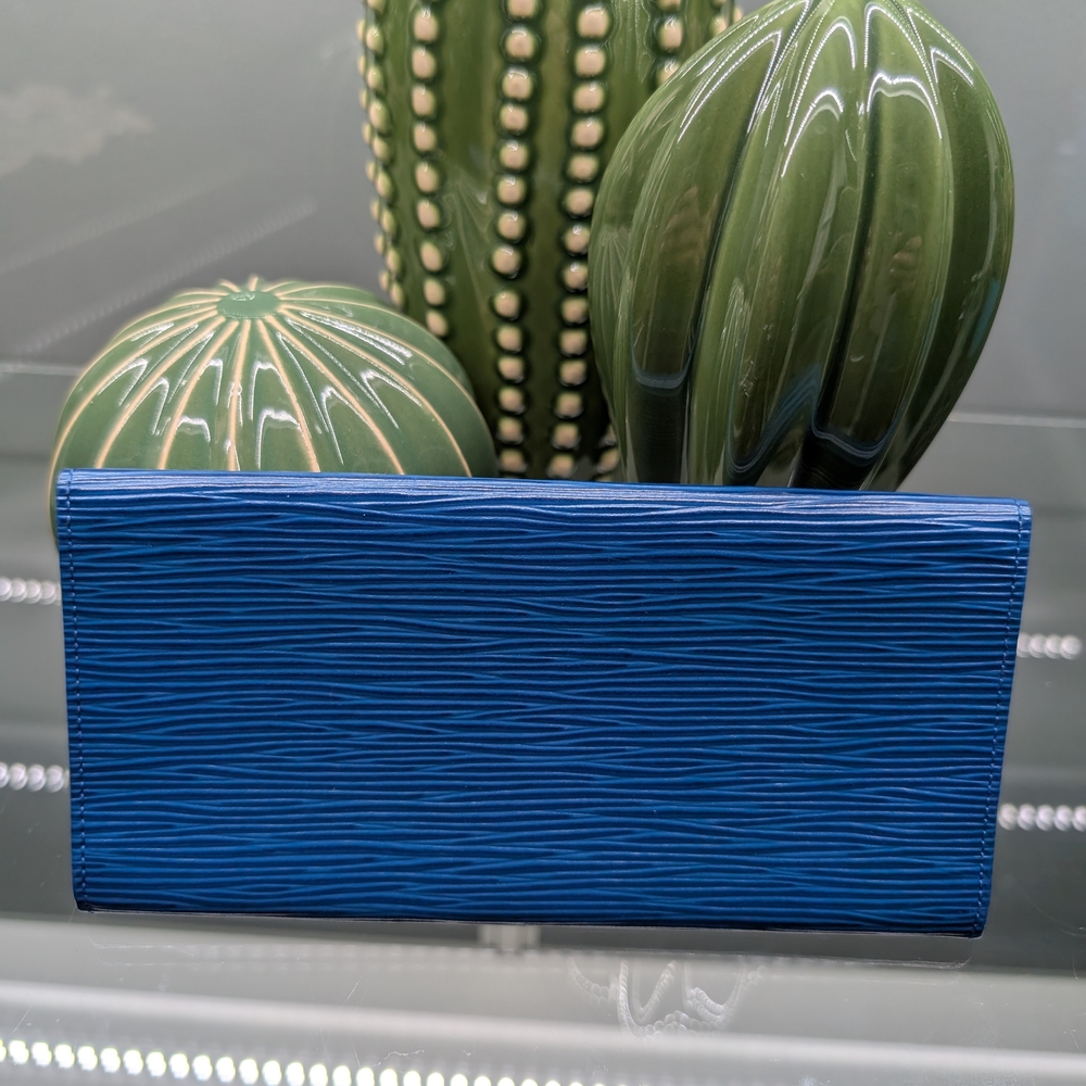 Louis Vuitton Vibrant Blue Epi Leather Wallet - Picture 4 of 9